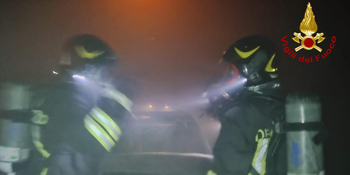 Incendio autovettura in galleria autostradale a Messina: intervento dei Vigili del Fuoco - 