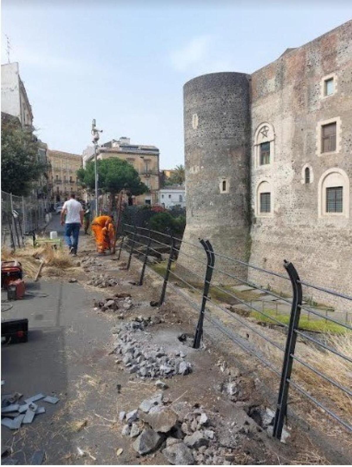 In corso la realizzazione della nuova ringhiera al Castello Ursino di Catania - 