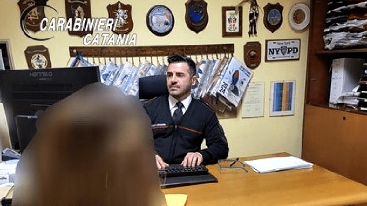 Donna denuncia compagno violento dopo averla strangolata davanti la figlia di 6 anni - 
