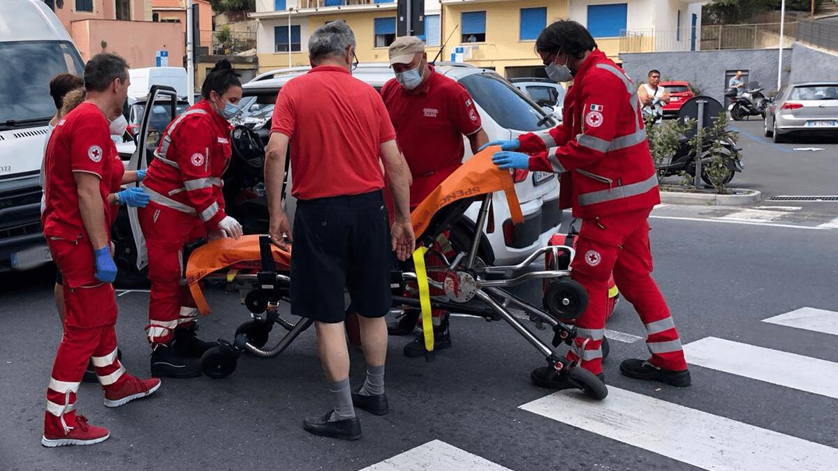 16enne travolta mentre attraversava nel Catanese: ricoverata in rianimazione - 