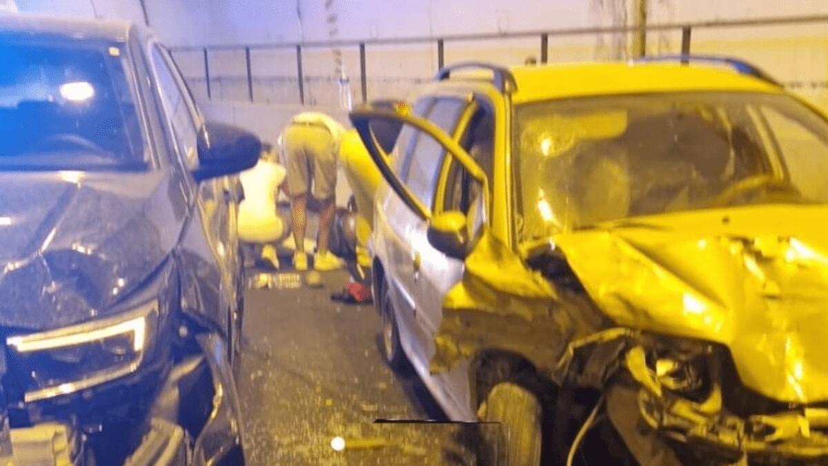 Incidente stradale autostrada Catania Siracusa: 4 macchine coinvolte, un ferito grave - 