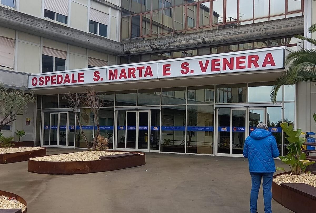 Grave incendio ad Acireale, colpito l'Ospedale Santa Marta e Santa Venera - 