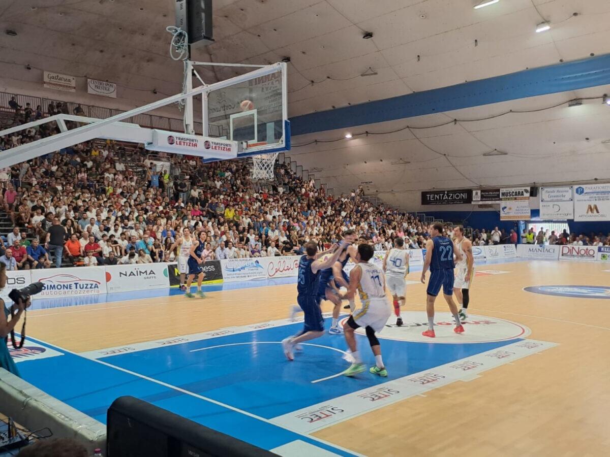 Capo d'Orlando promossa, la Virtus Ragusa riparte contro Pesaro: sconfitta 71-59 alla Infodrive Arena - 