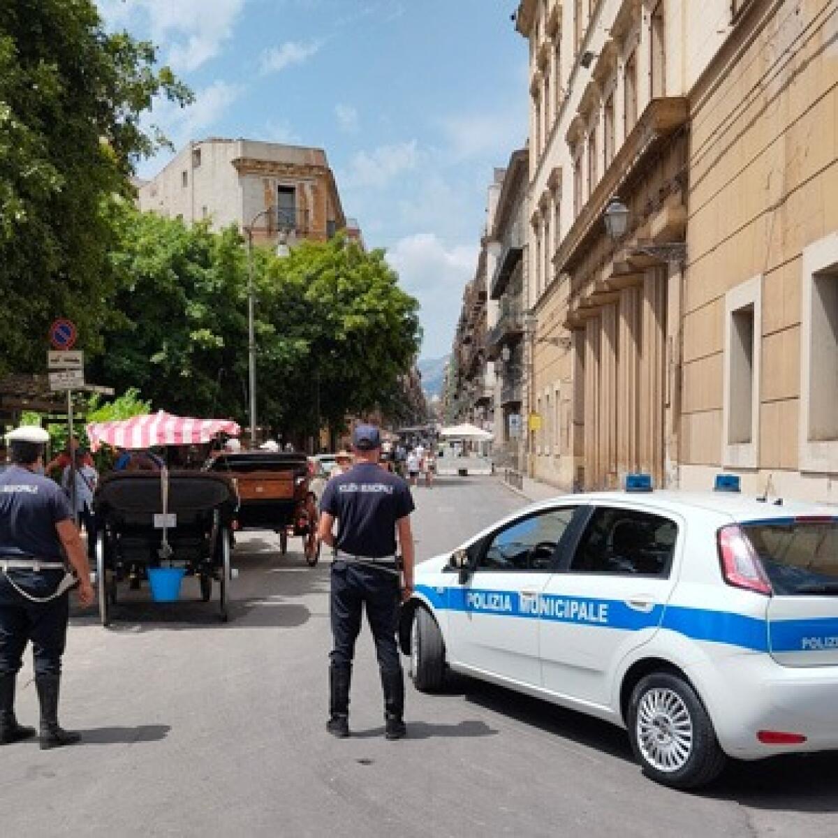 Sequestrate carrozze abusive nel Centro storico: intervento della Polizia Municipale - 