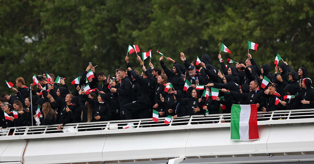 Cerimonia di Apertura di Parigi 2024: l'Italia sfila con orgoglio lungo la Senna! - 