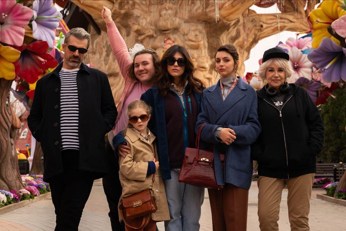 Scopri la nuova commedia con Luca Argentero e Valentina Lodovini: trama, cast e data di uscita di Una famiglia sottosopra - 