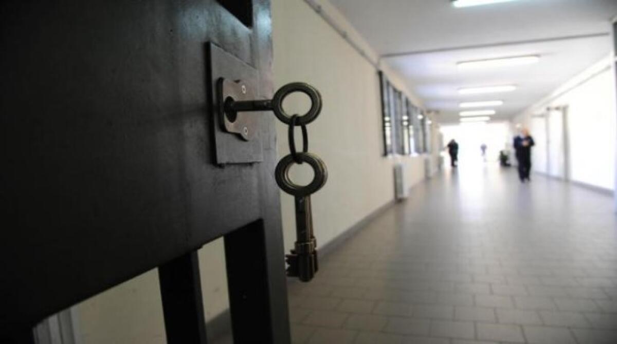 Giornalista americano Evan Gershkovich condannato a sedici anni di carcere in Russia - 