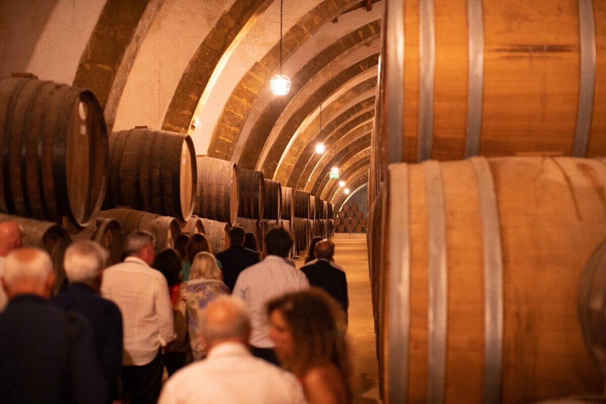 Cantine Florio: Un viaggio tra grandi Marsala e l'eleganza della Belle Époque con Calici di Stelle - 