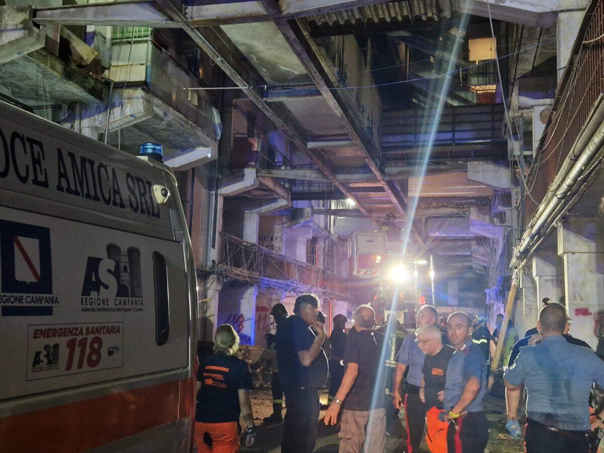 Tragedia a Scampia: ci lascia una donna di 53 anni, mentre due bambine di 7 e 4 anni lottano ancora per la vita in condizioni gravi. - 