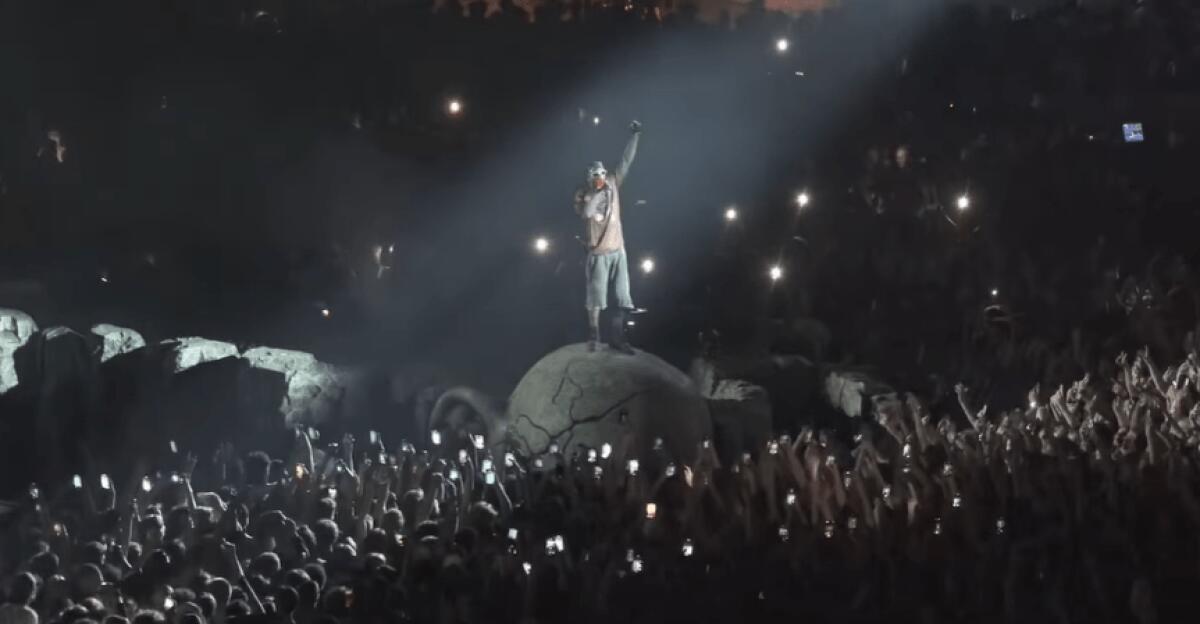 Terremoto a Milano: il concerto di Travis Scott provoca onde di adrenalina! - 