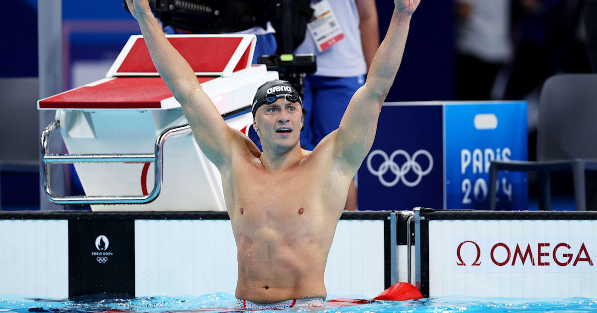 Nicolò Martinenghi accende Parigi 2024! L'Italia conquista il primo oro nel nuoto con una straordinaria vittoria nei 100m rana, tinteggiando il podio di azzurro. - 