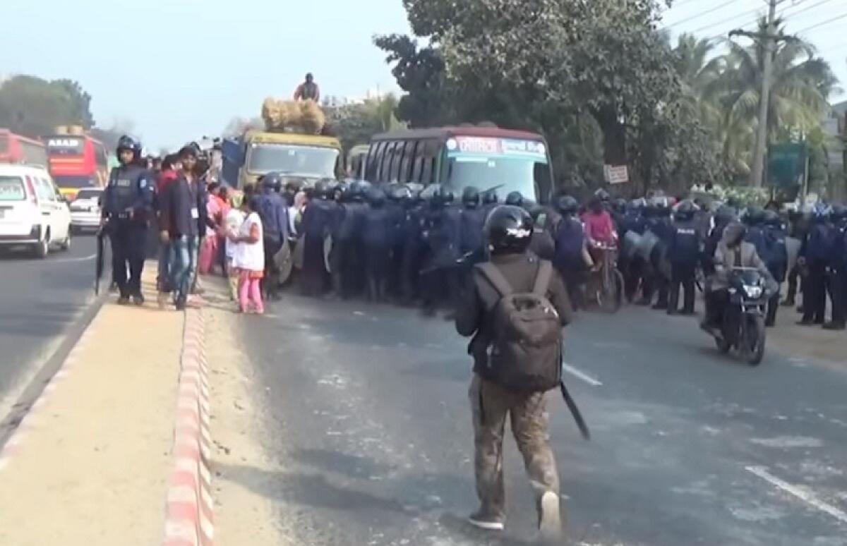 Oltre 150 morti e 500 arresti: le proteste per il lavoro in Bangladesh si trasformano in tragedia - 