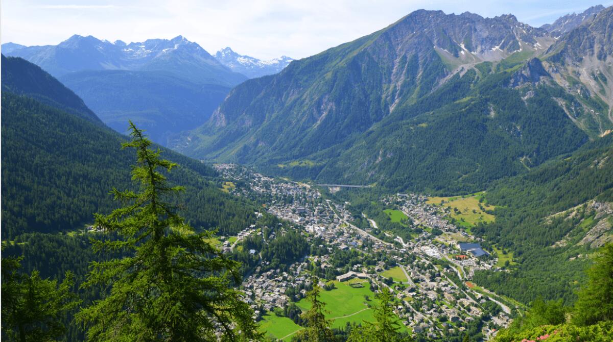 Tragedia a Courmayeur: un alpinista italiano perde la vita sulle Pyramides Calcaires - 
