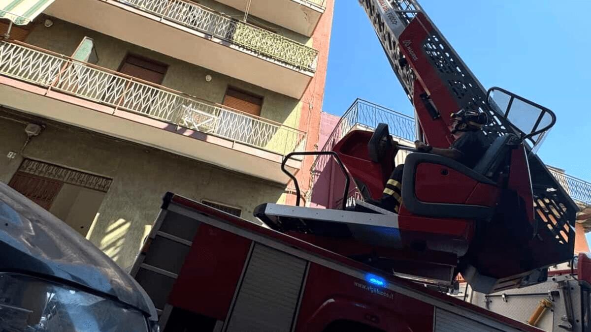 Soccorso a Catania: 118 chiede aiuto ai Vigili del Fuoco per donna obesa, calata dal balcone - 