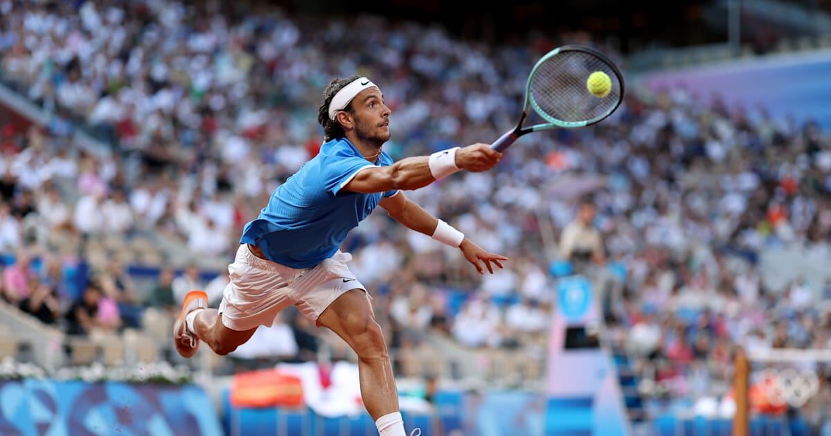 Lorenzo Musetti sfida Félix Auger-Aliassime nella finale per il bronzo a Parigi 2024: scopri il programma, gli orari e come seguire l’emozionante partita del 3 agosto ai Giochi Olimpici! - 