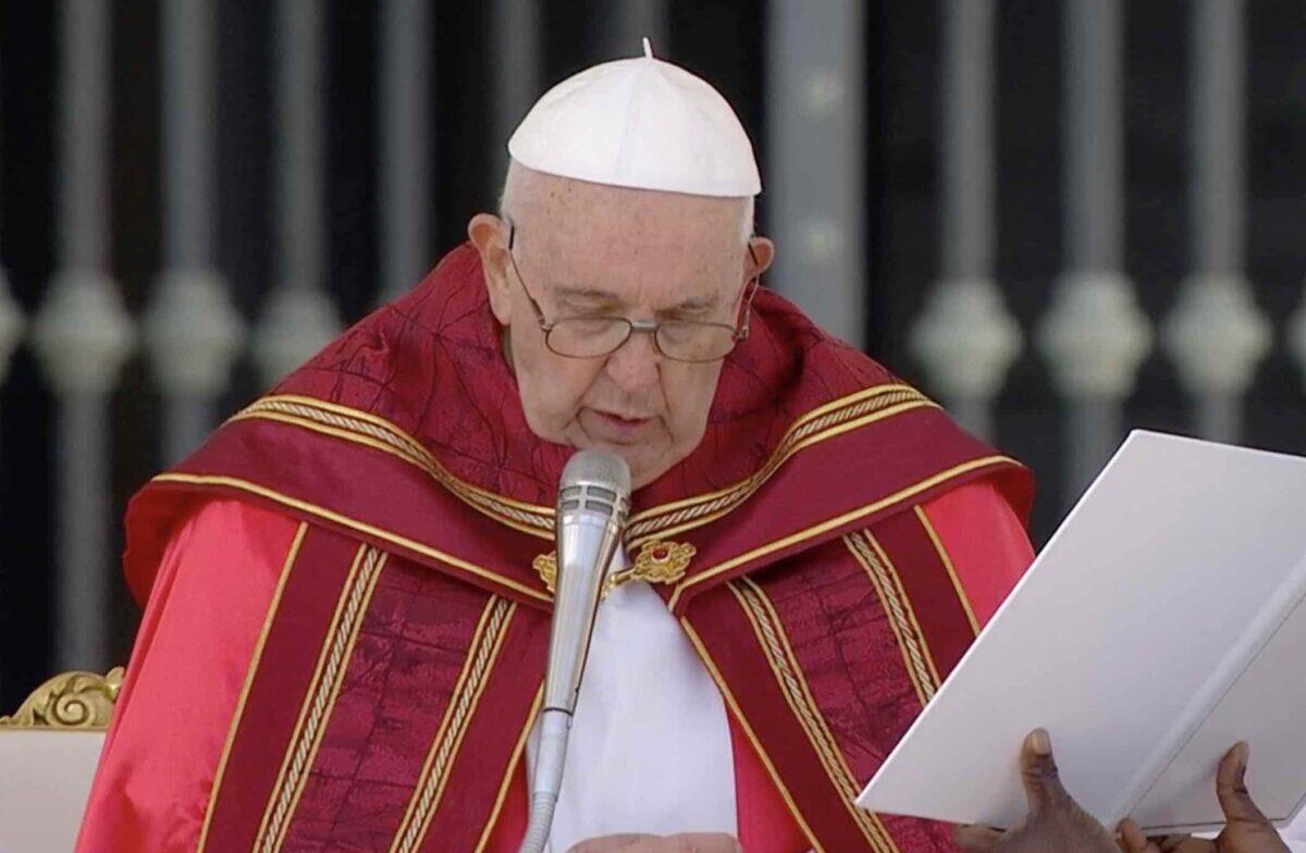 Papa Francesco avverte: Gli attacchi mirati distruggono la pace e alimentano la vendetta nel Medio Oriente. - 