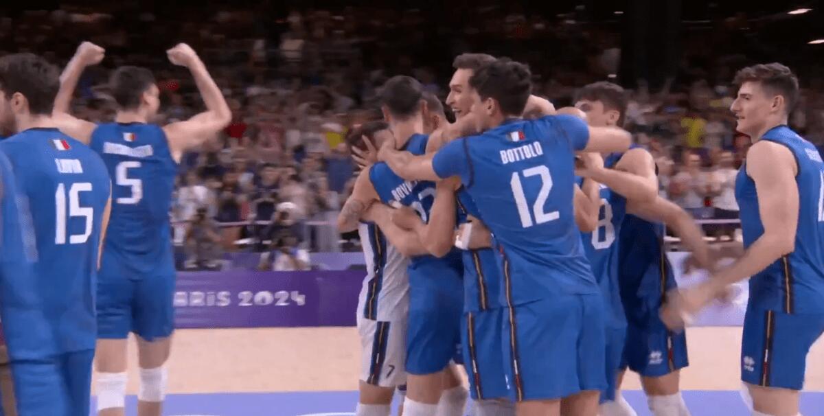 Parigi 2024: Italvolley in semifinale, il ct De Giorgi celebra una vittoria storica! - 