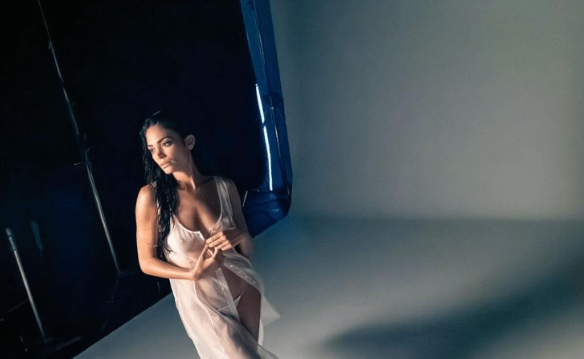 Elodie, il controverso servizio fotografico per Pirelli e l'intervista che infiamma il dibattito: accuse a Meloni per vendere un calendario audace! - 