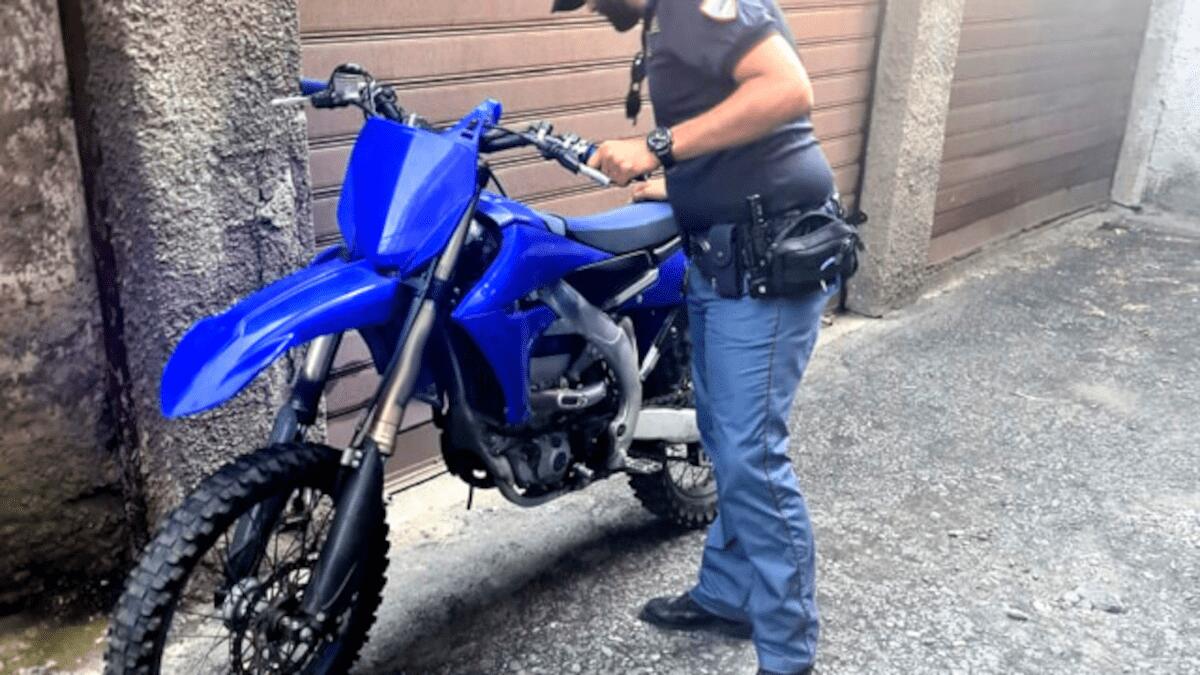 Spericolato in Tangenziale di Catania: motociclista impenna, Polizia lo identifica - 
