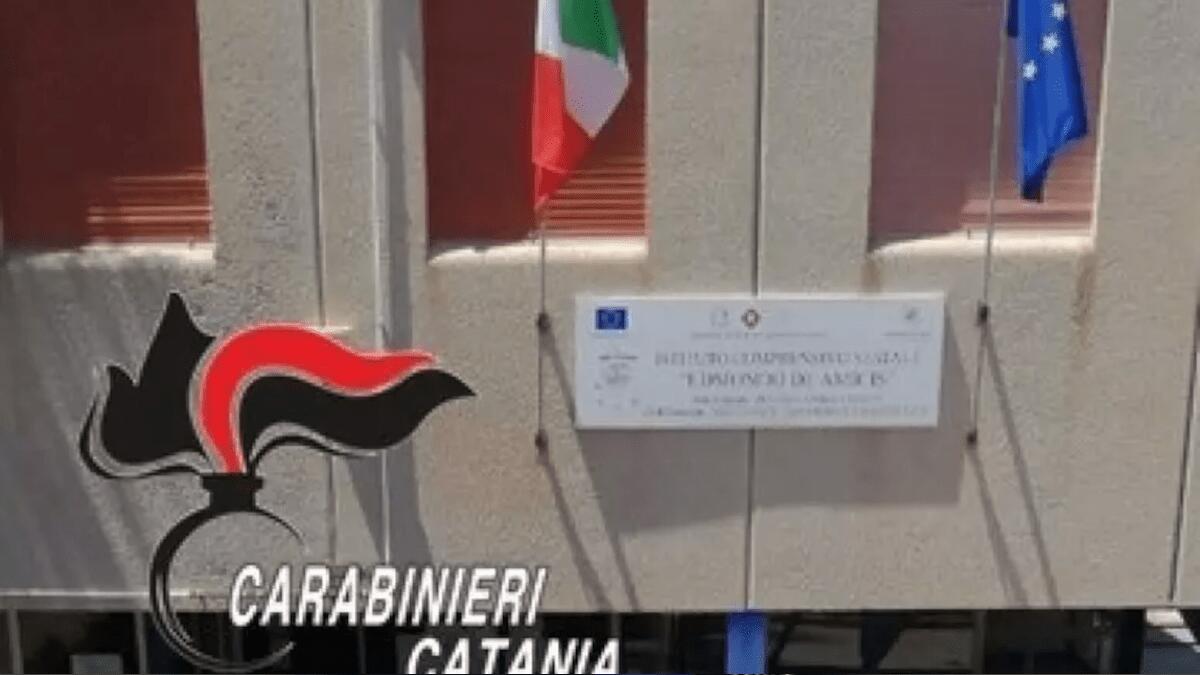 Minaccia d’incendiare il Comune poiché vanta un credito: nel bidone c’è solo acqua - 