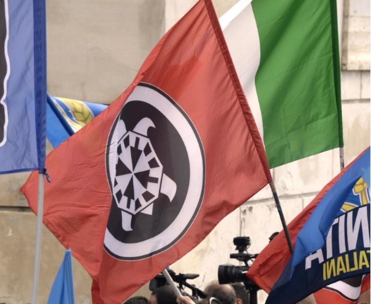 Quattro militanti di CasaPound agli arresti domiciliari per l'aggressione al giornalista Joly a Torino! - 