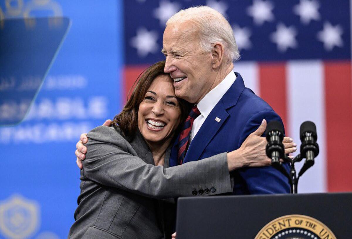 Biden conquista la Convention democratica: applausi, standing ovation e emozioni a fior di pelle. - 