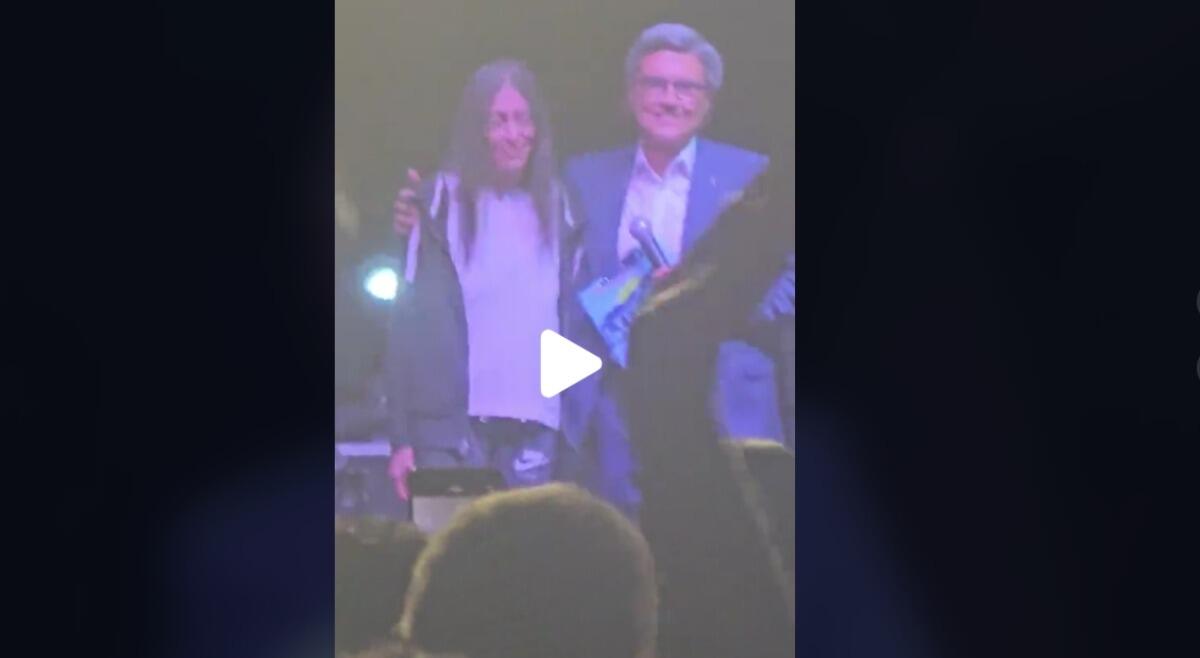 "Na vota ca veni, facci sentire le tue canzoni", l'emozionante presentazione di Salvo La Rosa per Gerardina Trovato [VIDEO] - 