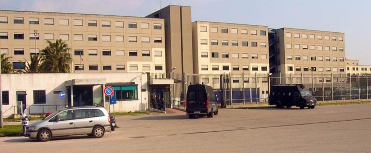Carcere Bicocca fuori controllo, ferito un agente - 