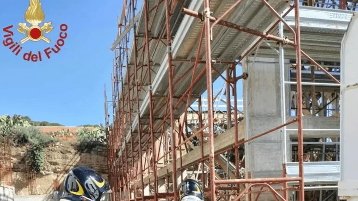 Crollo di un solaio in una scuola di Pergusa: quattro operai feriti, intervento elisoccorso - 