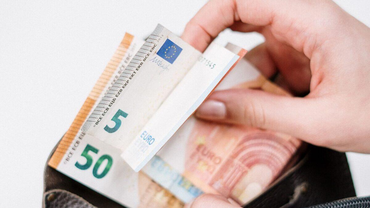 Istat rivede al ribasso la crescita del Pil: nel 2023 solo +0,7% rispetto alle stime precedenti - 