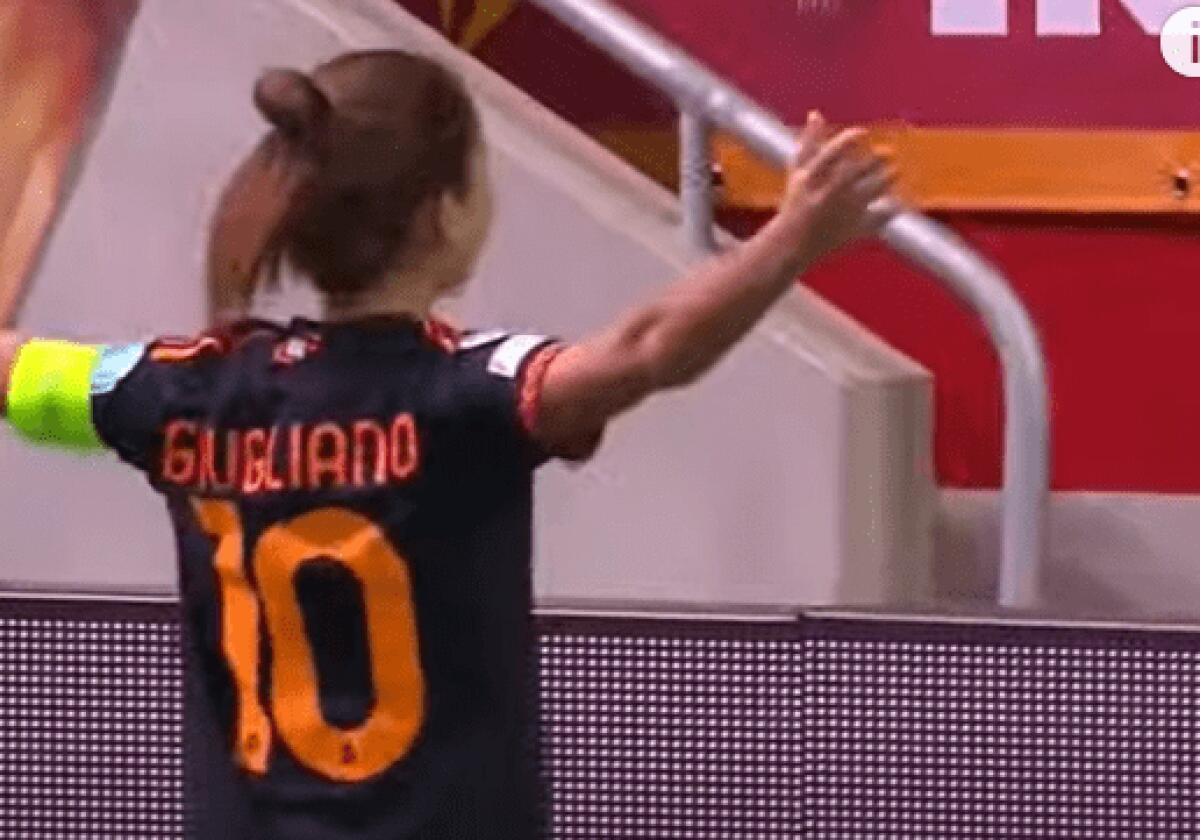 Manuela Giugliano, l'unica stella italiana a brillare nel Pallone d'oro! - 