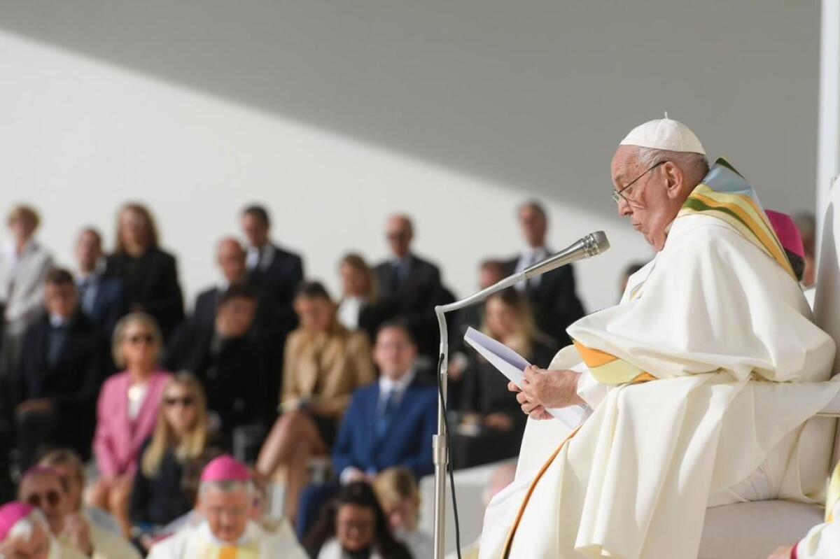 Papa Francesco a Bruxelles: Un Messaggio di Speranza e Giustizia per una Chiesa Inclusiva - 