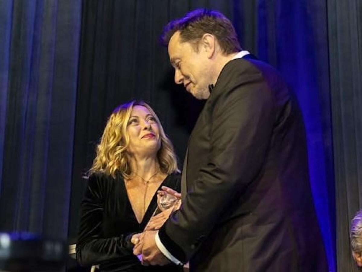 Elon Musk premia Giorgia Meloni: un riconoscimento storico per il “Global Citizen Award” a New York - 