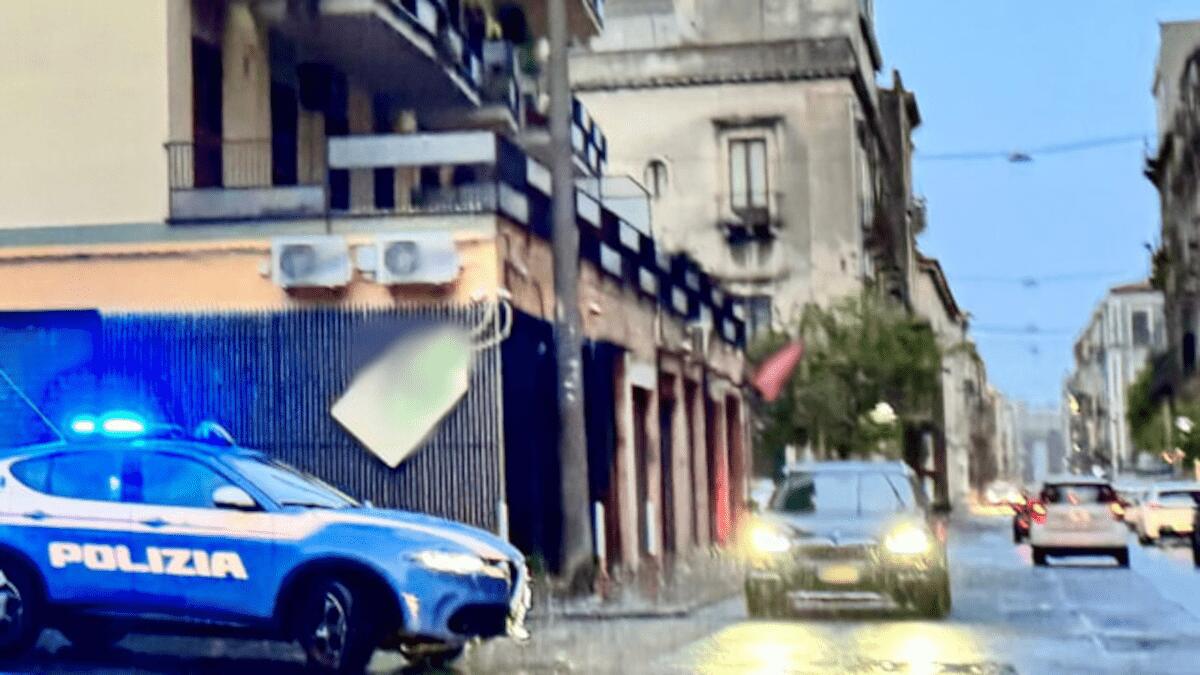 Far West dietro la Questura: accoltellamento in via Sangiuliano, feriti anche gli agenti - 