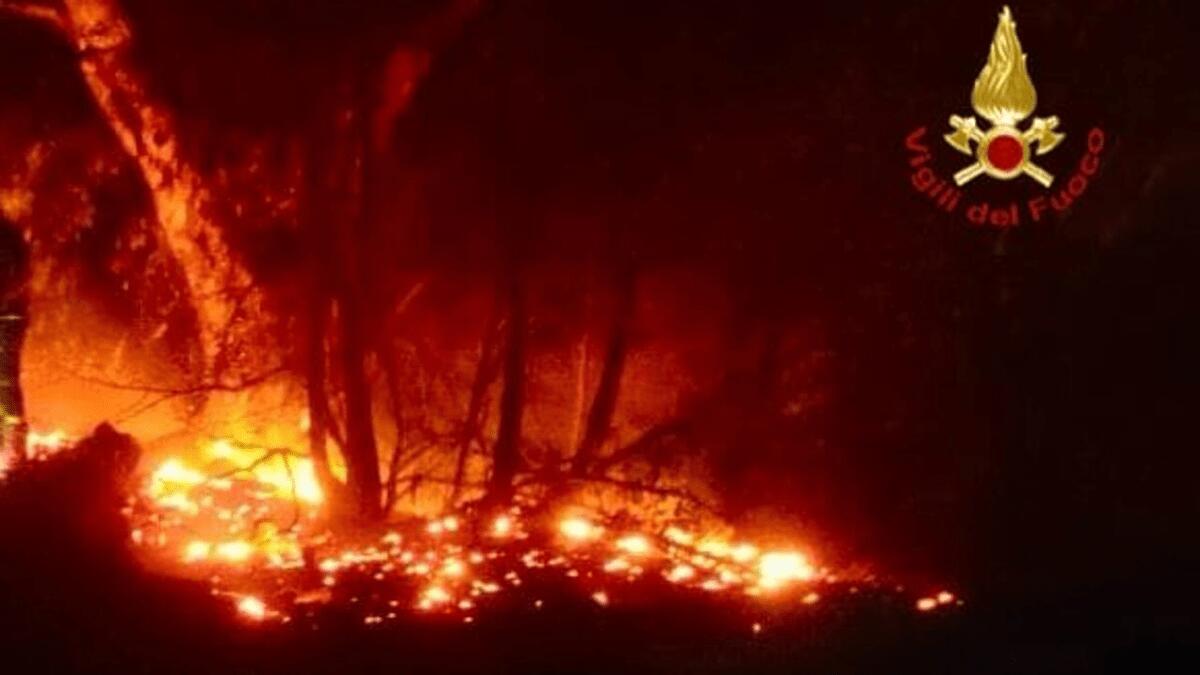 Incendio alla Timpa: solo tanta paura, le famiglie tornano a casa - 