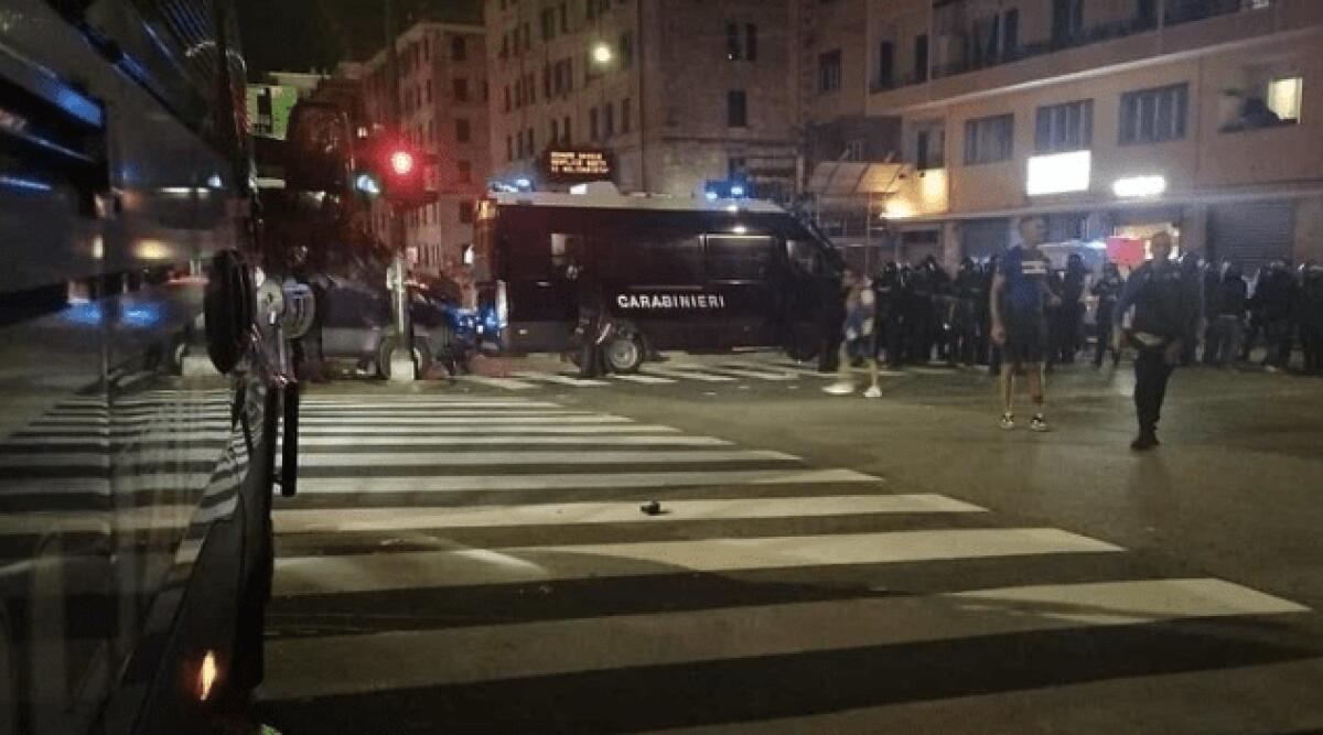 Derby di Genova: Scontri e Violenza tra Ultras, il Bilancio Provvisorio è di Feriti e Fermi - 