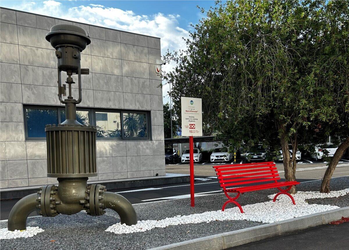 Snam arriva a Catania contro la violenza di genere: inaugurata una nuova Panchina Rossa - 