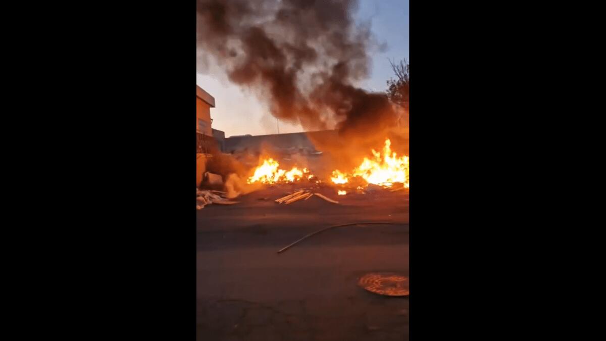 Incendio nella discarica sequestrata (ma non bonificata) di via Acquicella [VIDEO] - 