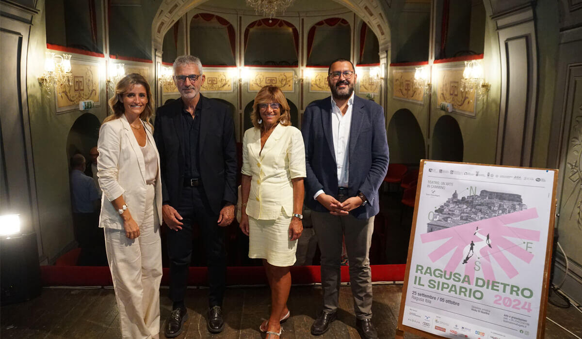 Un'avventura tra laici e mistici nell'essenza del teatro, attraverso i quattro punti cardinali. A partire dal 25 settembre, riviviamo insieme Ragusa dietro il Sipario, un'occasione imperdibile per (ri)scoprire arti, artisti e maestranze in un percorso che - 