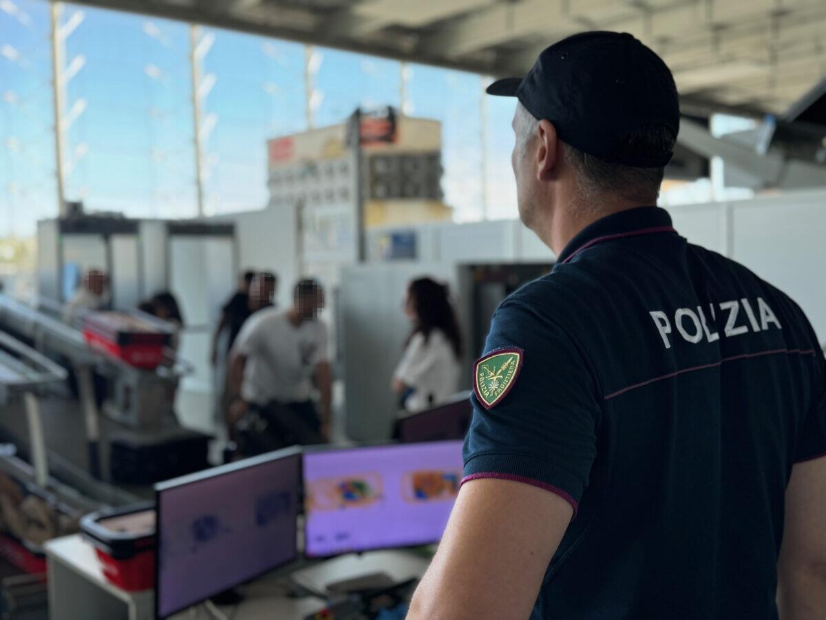 Furto in Aeroporto: Fermato un Passeggero Spagnolo con Souvenir Rubati a Catania! - 