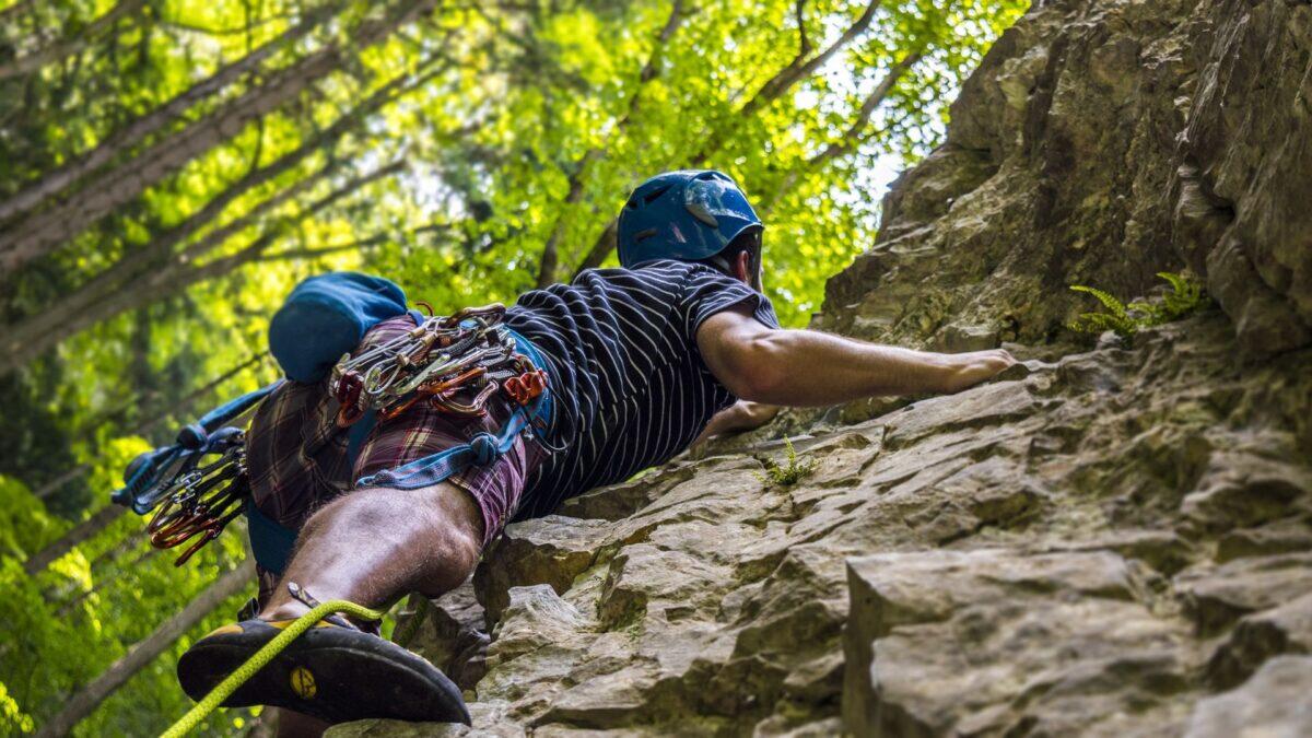 Tragedia nel mondo dell’arrampicata: una giovane vita si spegne a 32 anni in Liguria a causa di una caduta. - 