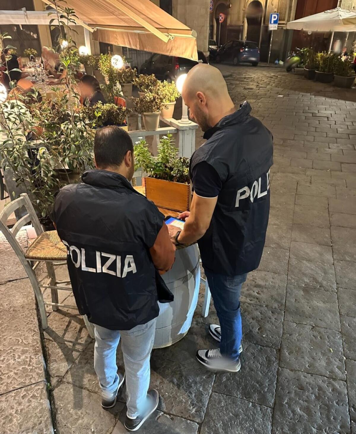 Controlli Straordinari della Polizia di Stato: Sicurezza e Legalità nei Ristoranti del Centro Storico di Catania - 