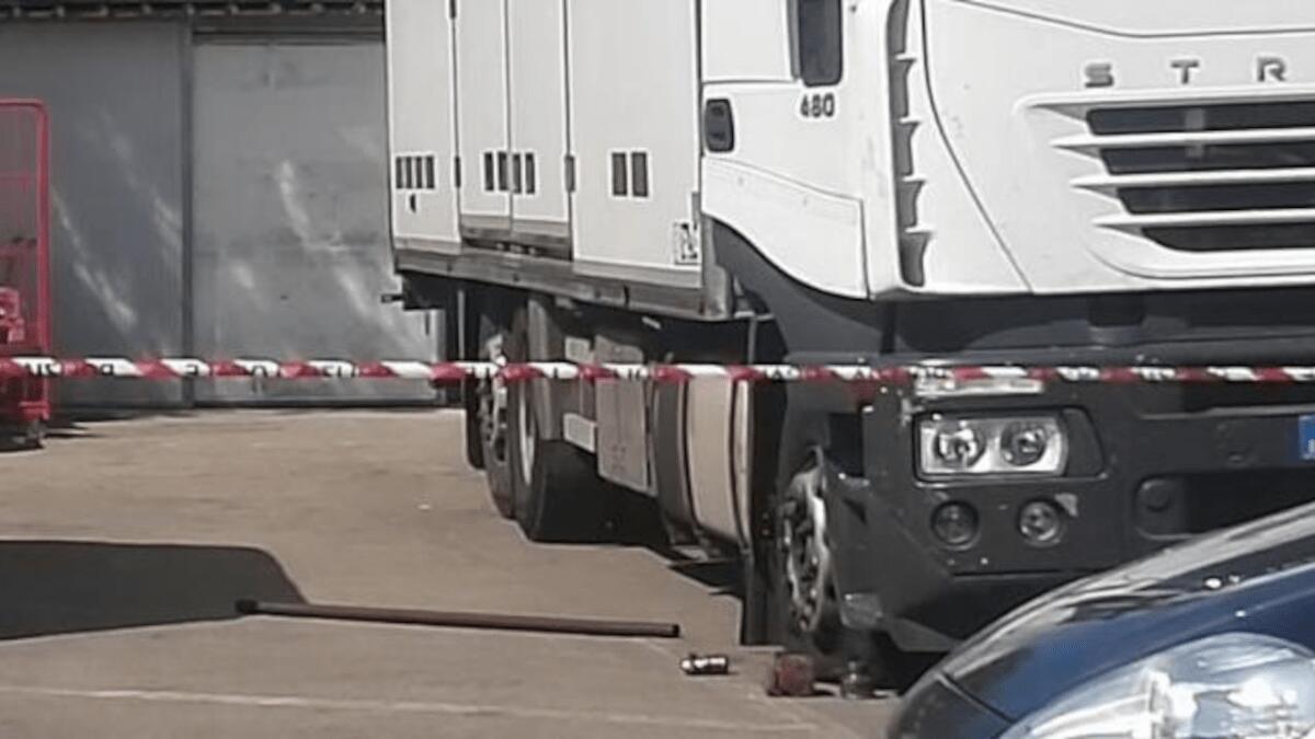 Operaio schiacciato dal Tir: chi è la vittima dell’incidente mortale nel Catanese - 