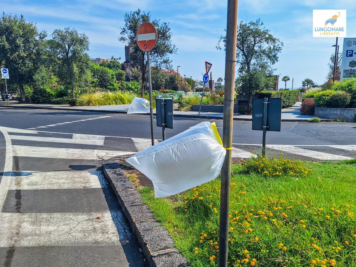 Lo strano caso dei "sacchetti dei rifiuti" per la città, la verità sul fenomeno che sta interessando Catania - 