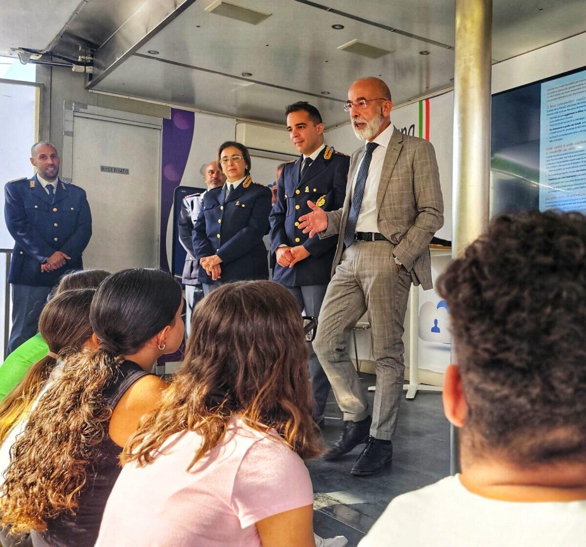 Una vita da social: la campagna educativa che protegge i nostri giovani nel mondo digitale - 