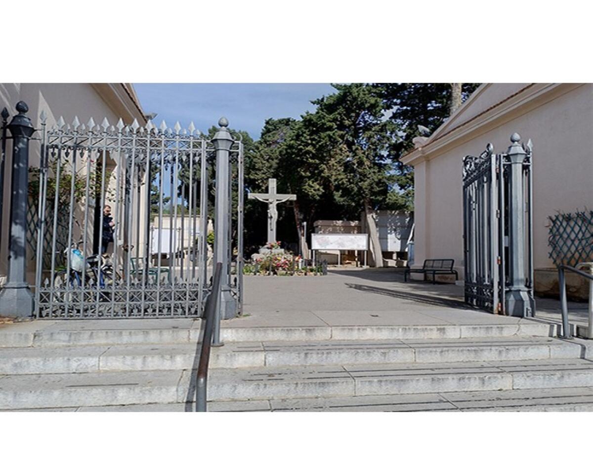 Cimitero comunale: installati due recipienti d'acqua per garantire il servizio durante il guasto dell'impianto idrico. - 