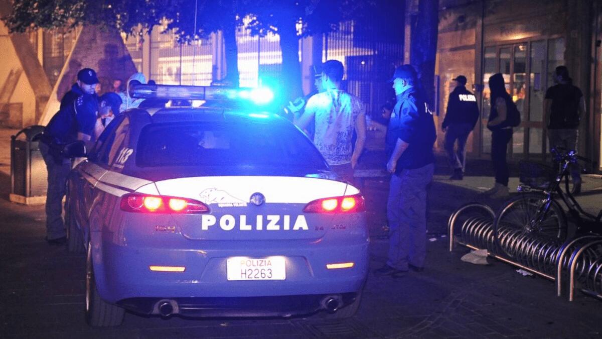 57enne vede ragazzina di 19 e tenta di abusarne: linciaggio della folla, interviene Polizia - 