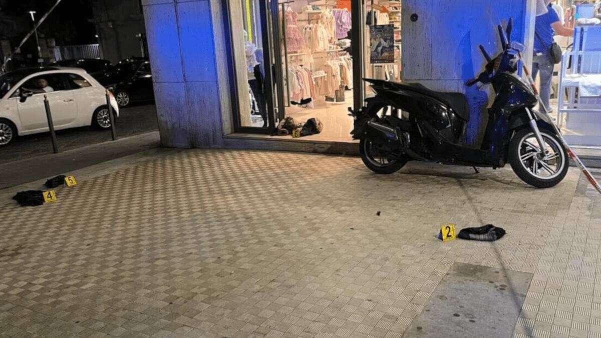 Prova a rapinare negozio via Gabriele D’Annunzio: proprietario nota pistola giocattolo e lo affronta - 