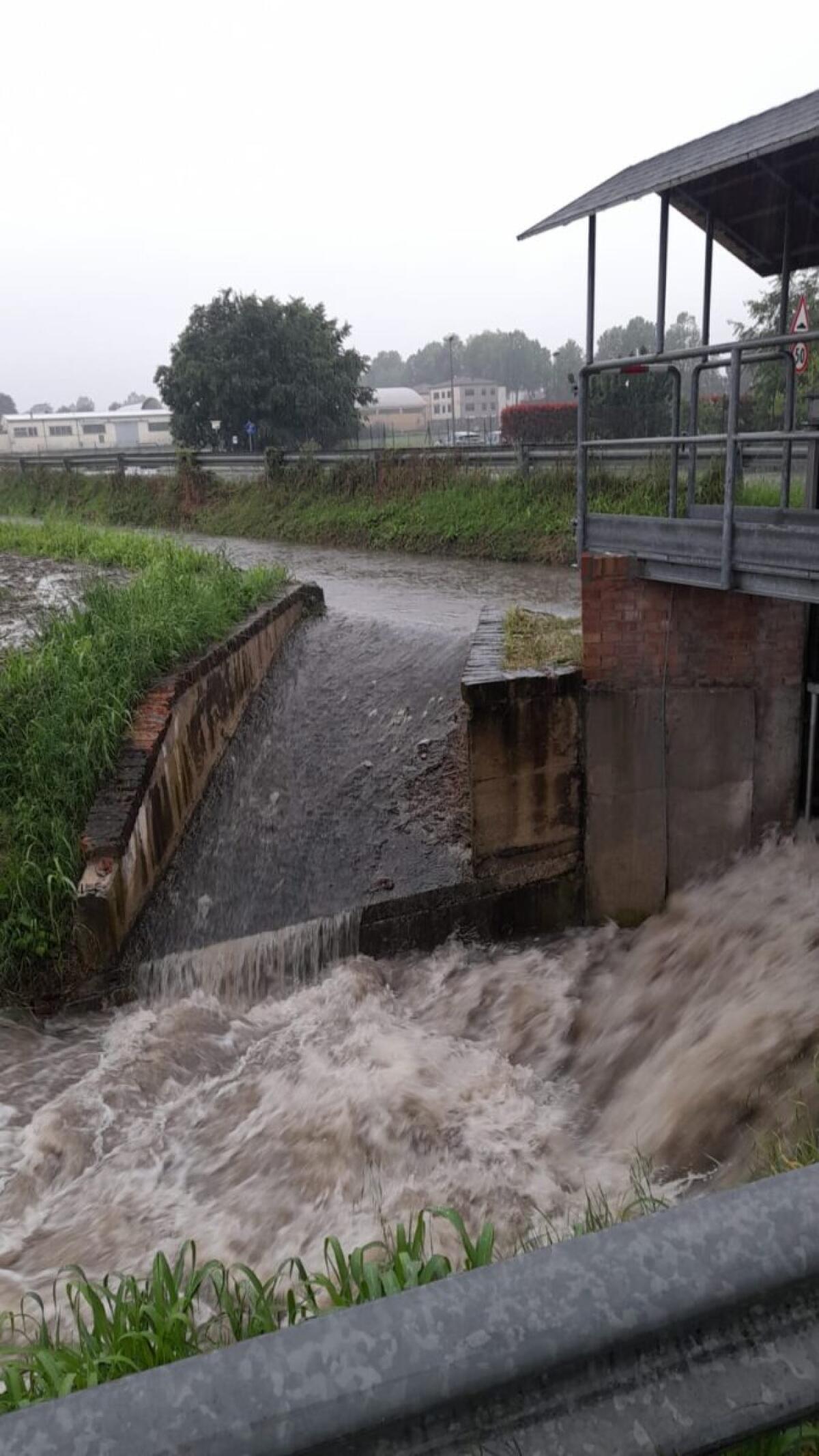 Allerta rossa per maltempo in Emilia-Romagna: frane e venti di burrasca in arrivo! - 