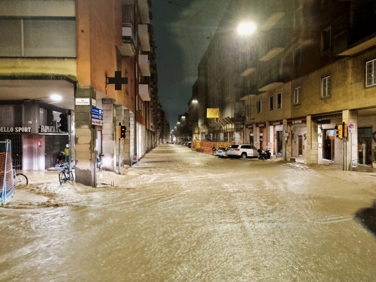 Bologna in ginocchio: 500 evacuati e una città in allerta | L’alluvione ha svelato i veri punti deboli della nostra sicurezza? - 